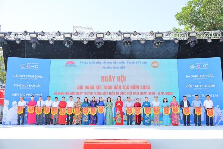 Phường Long Biên nhiều hoạt động ý nghĩa tại Ngày hội Đại đoàn kết toàn dân tộc- Ảnh 1.