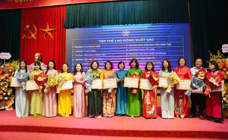 Phường Hai Bà Trưng tuyên dương Nhà giáo tiêu biểu.- Ảnh 11.