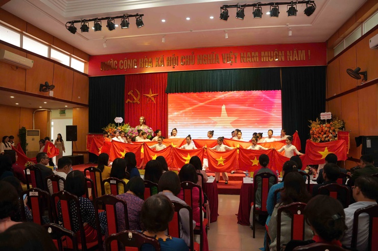 Phường Hai Bà Trưng tuyên dương Nhà giáo tiêu biểu.- Ảnh 9.