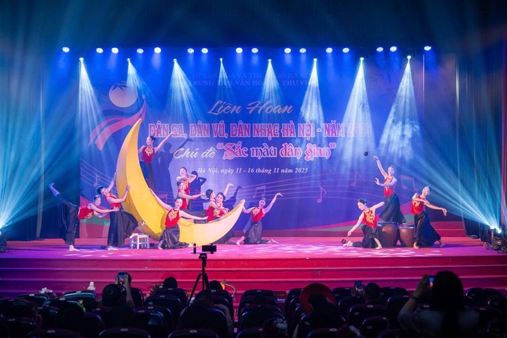 Đội thi phường Bạch Mai tham dự chung khảo Liên hoan Dân ca, dân vũ, dân nhạc Hà Nội năm 2025- Ảnh 2.