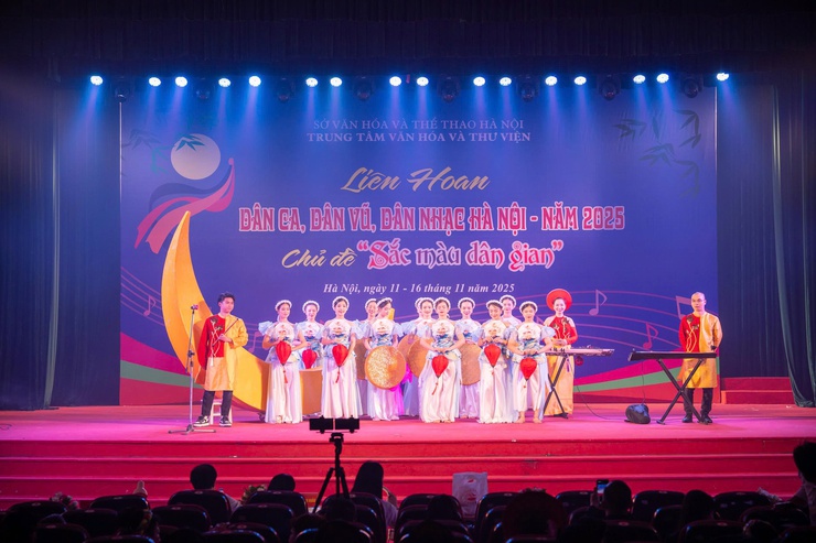 Đội thi phường Bạch Mai tham dự chung khảo Liên hoan Dân ca, dân vũ, dân nhạc Hà Nội năm 2025- Ảnh 1.