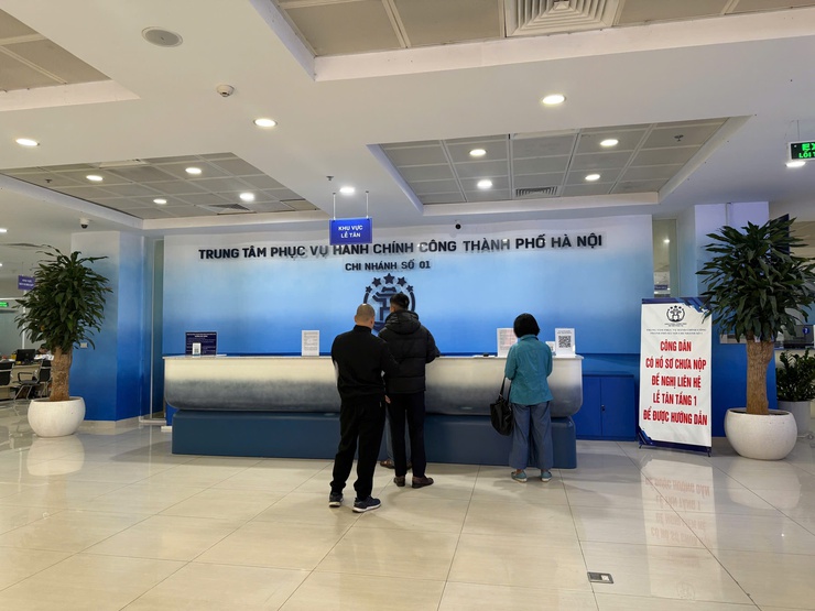 Hà Nội thực hiện kết luận của Bí thư Thành ủy về mô hình Trung tâm Phục vụ hành chính công một cấp và tháo gỡ các điểm nghẽn trong thực hiện TTHC- Ảnh 1.