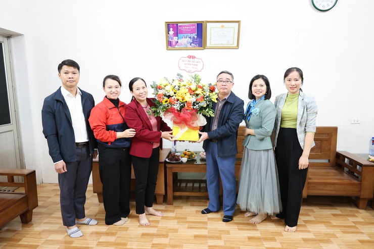 Đồng chí chủ tịch UBND xã Nguyễn Minh Hải thăm, chúc mừng các đơn vị giáo dục nhân ngày Nhà giáo Việt Nam 20/11- Ảnh 5.