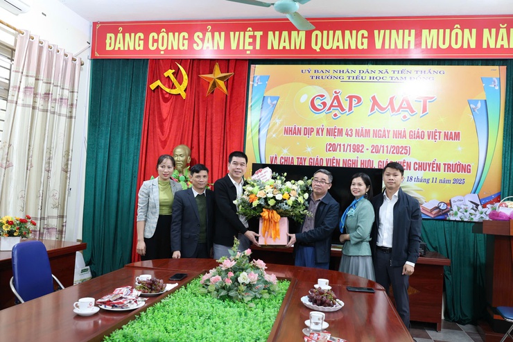 Đồng chí chủ tịch UBND xã Nguyễn Minh Hải thăm, chúc mừng các đơn vị giáo dục nhân ngày Nhà giáo Việt Nam 20/11- Ảnh 2.