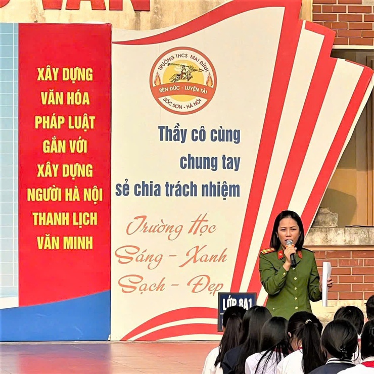 TRÊN 1.600 GIÁO VIÊN VÀ HỌC SINH TRƯỜNG THCS MAI ĐÌNH ĐƯỢC TUYÊN TRUYỀN KIẾN THỨC PHÁP LUẬT AN TOÀN GIAO THÔNG VÀ PHÒNG CHỐNG BẠO LỰC HỌC ĐƯỜNG- Ảnh 3.