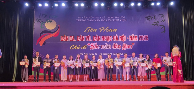 Phường Xuân Đỉnh đạt Giải Ba tại Liên hoan dân ca, dân vũ, dân nhạc Hà Nội năm 2025- Ảnh 4.