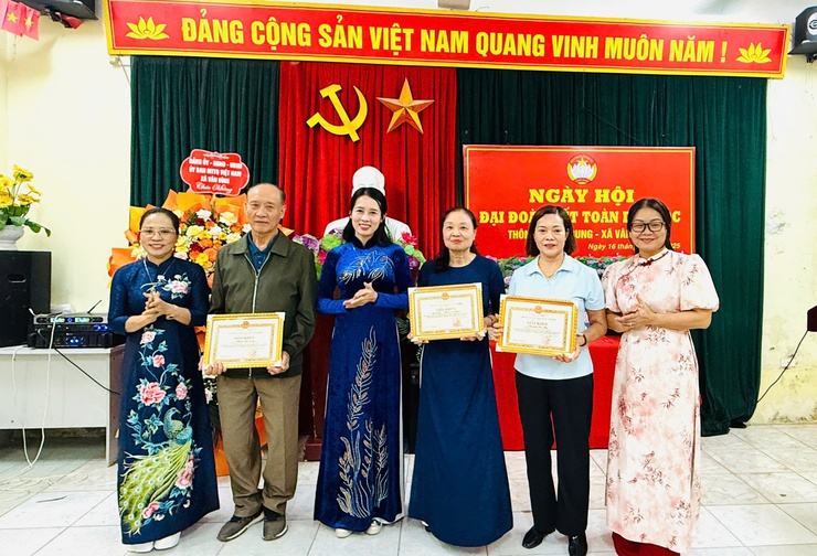 MTTQ xã Vân Đình - Dấu ấn từ những công trình và hoạt động nghĩa tình đại đoàn kết.- Ảnh 28.