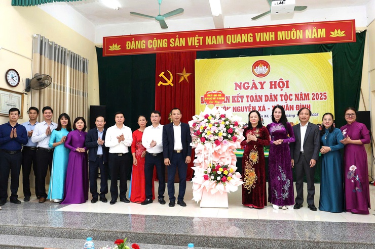MTTQ xã Vân Đình - Dấu ấn từ những công trình và hoạt động nghĩa tình đại đoàn kết.- Ảnh 9.