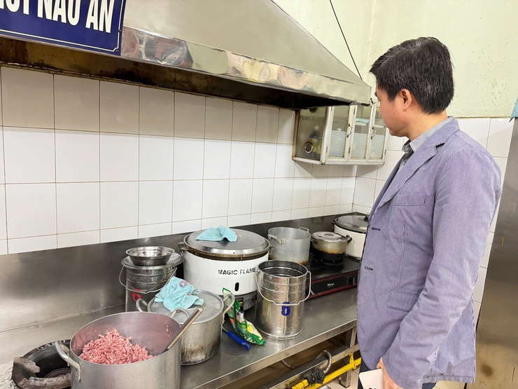 Phường Ô Chợ Dừa : Lãnh đạo Phường thăm, chúc mừng các trường nhân Kỷ niệm ngày Nhà giáo Việt Nam 20/11- Ảnh 4.