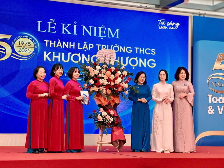 Phường Ô Chợ Dừa : Lãnh đạo Phường thăm, chúc mừng các trường nhân Kỷ niệm ngày Nhà giáo Việt Nam 20/11- Ảnh 7.