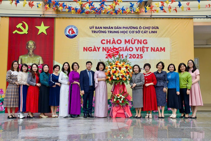 Phường Ô Chợ Dừa : Lãnh đạo Phường thăm, chúc mừng các trường nhân Kỷ niệm ngày Nhà giáo Việt Nam 20/11- Ảnh 10.