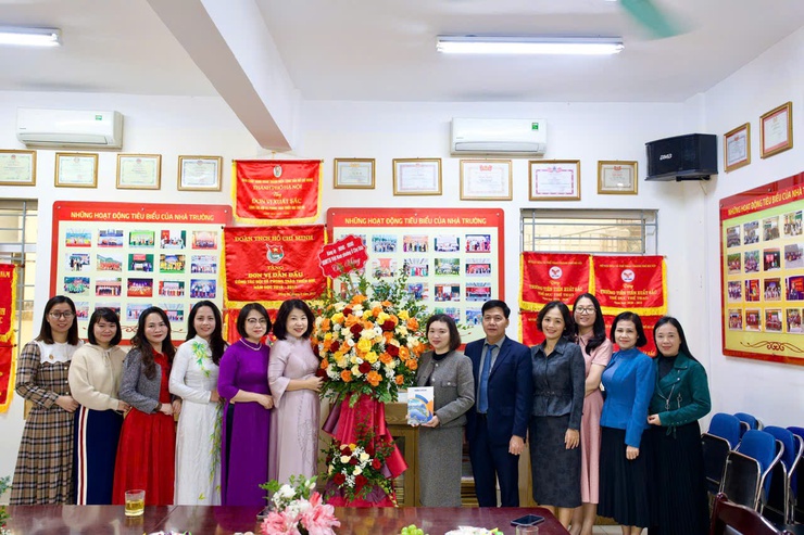 Phường Ô Chợ Dừa : Lãnh đạo Phường thăm, chúc mừng các trường nhân Kỷ niệm ngày Nhà giáo Việt Nam 20/11- Ảnh 11.