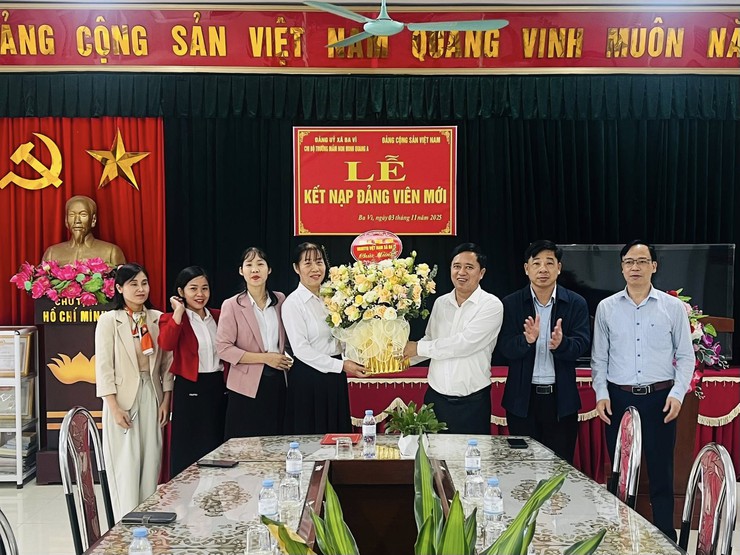 LÃNH ĐẠO UBND XÃ BA VÌ THĂM, TẶNG QUÀ CÁC NHÀ TRƯỜNG NHÂN DỊP 20/11- Ảnh 4.