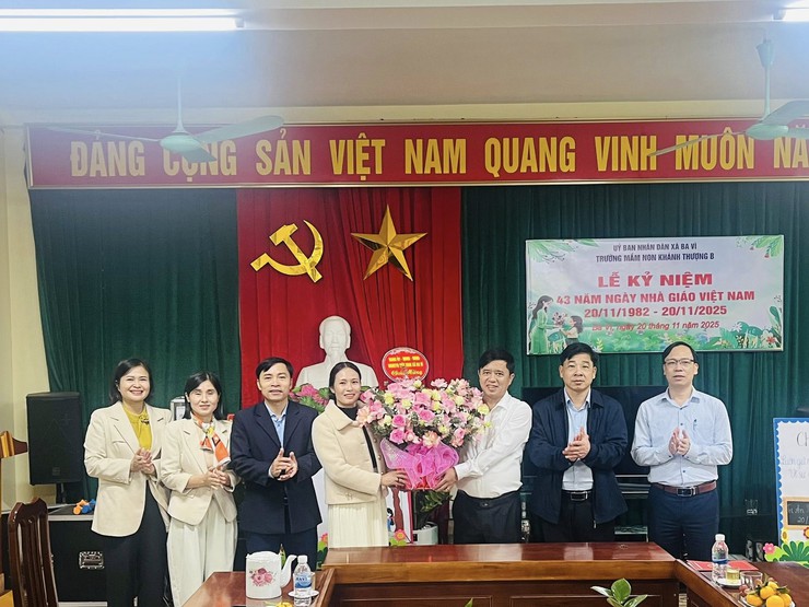 LÃNH ĐẠO UBND XÃ BA VÌ THĂM, TẶNG QUÀ CÁC NHÀ TRƯỜNG NHÂN DỊP 20/11- Ảnh 6.