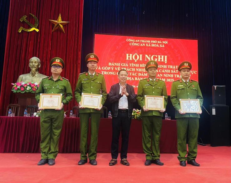 CÔNG AN XÃ HÒA XÁ TỔ CHỨC HỘI NGHỊ "CẢNH SÁT KHU VỰC LẮNG NGHE Ý KIẾN NHÂN DÂN" NĂM 2025- Ảnh 3.