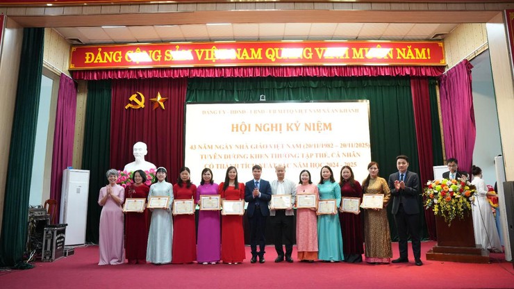 Hội nghị kỷ niệm 43 năm Ngày Nhà giáo VN, tuyên dương khen thưởng tập thể cá nhân có thành tích xuất sắc năm học 2024-2025- Ảnh 6.