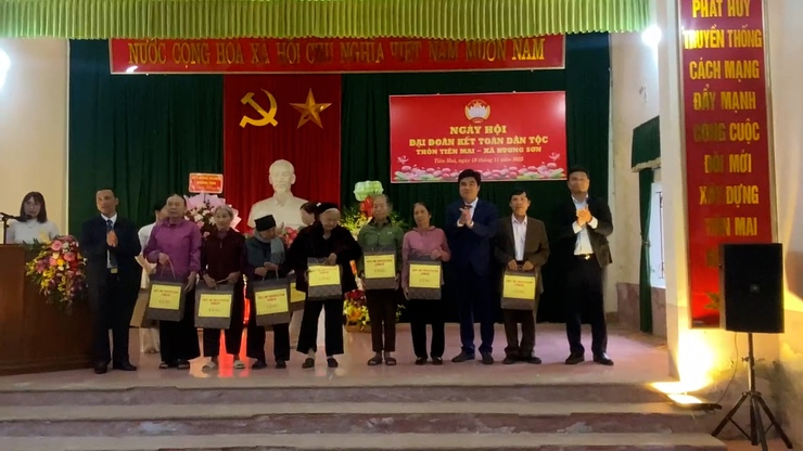 Đồng chí Lê Văn Trang, Chủ tịch UBND xã Hương Sơn
Dự Ngày Đại đoàn kết toàn dân tại Thôn Tiên Mai- Ảnh 3.