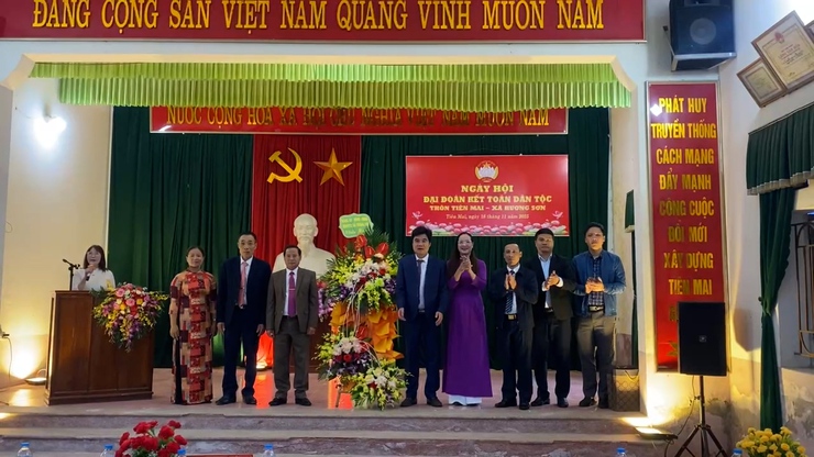 Đồng chí Lê Văn Trang, Chủ tịch UBND xã Hương Sơn
Dự Ngày Đại đoàn kết toàn dân tại Thôn Tiên Mai- Ảnh 2.