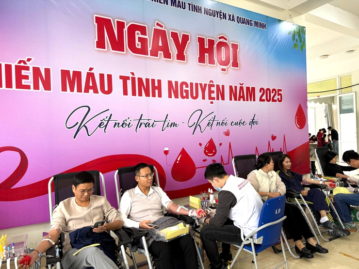 Gần 400 đơn vị máu tại Ngày hội hiến máu tình nguyện xã Quang Minh năm 2025- Ảnh 1.