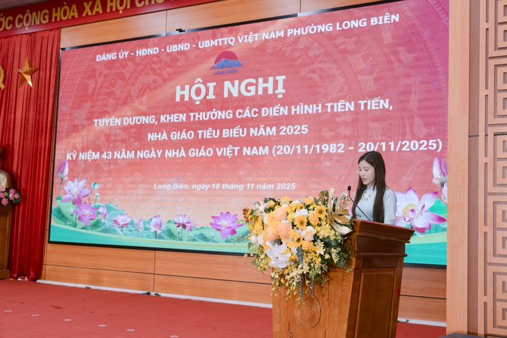 Phường Long Biên tổ chức Hội nghị tuyên dương, khen thưởng các điển hình tiên tiến, nhà giáo tiêu biểu năm 2025; kỷ niệm 43 năm ngày Nhà giáo Việt Nam- Ảnh 12.