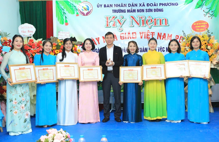 Trường Mầm non Sơn Đông kỷ niệm Ngày Nhà giáo Việt Nam 20/11

- Ảnh 2.