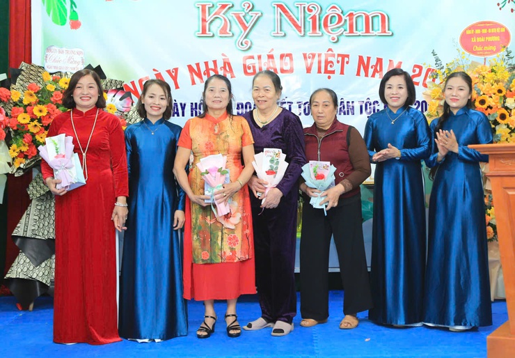 Trường Mầm non Sơn Đông kỷ niệm Ngày Nhà giáo Việt Nam 20/11

- Ảnh 4.