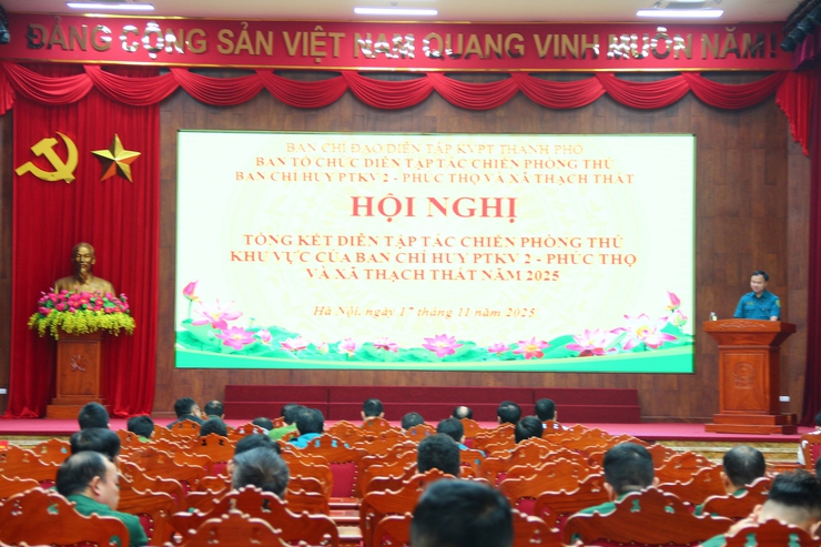Tổng kết diễn tập tác chiến phòng thủ khu vực 2 - Phúc Thọ và xã Thạch Thất năm 2025- Ảnh 7.