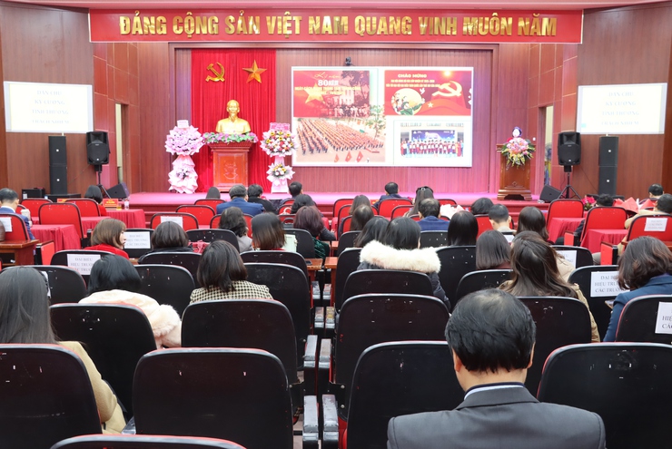 Lễ Tuyên dương khen thưởng tập thể, cá nhân nhà giáo tiêu biểu Ngành Giáo dục và Đào tạo năm 2025; Kỷ niệm 43 năm Ngày Nhà giáo Việt nam (20/11/1982 – 20/11/2025)- Ảnh 1.