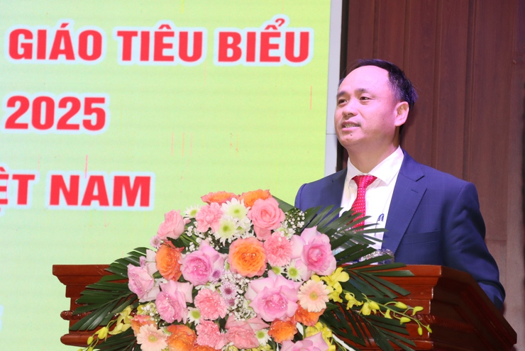 Lễ Tuyên dương khen thưởng tập thể, cá nhân nhà giáo tiêu biểu Ngành Giáo dục và Đào tạo năm 2025; Kỷ niệm 43 năm Ngày Nhà giáo Việt nam (20/11/1982 – 20/11/2025)- Ảnh 4.