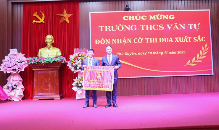 Lễ Tuyên dương khen thưởng tập thể, cá nhân nhà giáo tiêu biểu Ngành Giáo dục và Đào tạo năm 2025; Kỷ niệm 43 năm Ngày Nhà giáo Việt nam (20/11/1982 – 20/11/2025)- Ảnh 5.