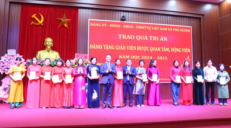 Lễ Tuyên dương khen thưởng tập thể, cá nhân nhà giáo tiêu biểu Ngành Giáo dục và Đào tạo năm 2025; Kỷ niệm 43 năm Ngày Nhà giáo Việt nam (20/11/1982 – 20/11/2025)- Ảnh 9.
