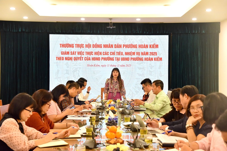 Quyết tâm thực hiện thắng lợi mục tiêu chỉ tiêu Kinh tế - Văn hóa - Xã hội năm 2025 theo Nghị quyết số 37 của Hội đồng nhân dân phường Hoàn Kiếm- Ảnh 1.