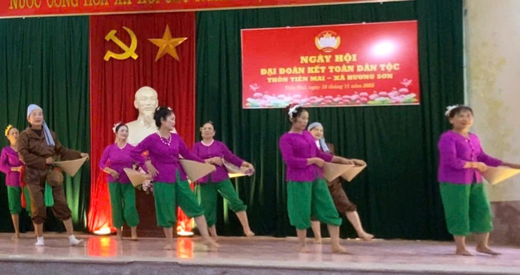 Đồng chí Lê Văn Trang, Chủ tịch UBND xã Hương Sơn
Dự Ngày Đại đoàn kết toàn dân tại Thôn Tiên Mai- Ảnh 5.