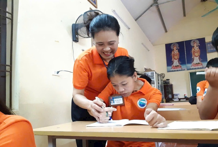 Cô giáo gieo chữ nơi cửa chùa- Ảnh 1.