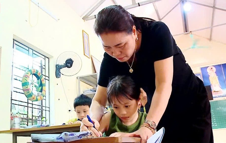 Cô giáo gieo chữ nơi cửa chùa- Ảnh 2.