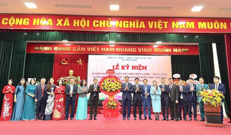 VĨNH THANH LONG TRỌNG KỶ NIỆM 43 NĂM NGÀY NHÀ GIÁO VIỆT NAM, TRAO CÁC QUYẾT ĐỊNH CÔNG NHẬN VÀ TUYÊN DƯƠNG ĐIỂN HÌNH TIÊN TIẾN- Ảnh 3.