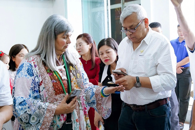 Đoàn thủ công thế giới thẩm định sản phẩm truyền thống làng nghề khảm trai - sơn mài Chuyên Mỹ- Ảnh 3.