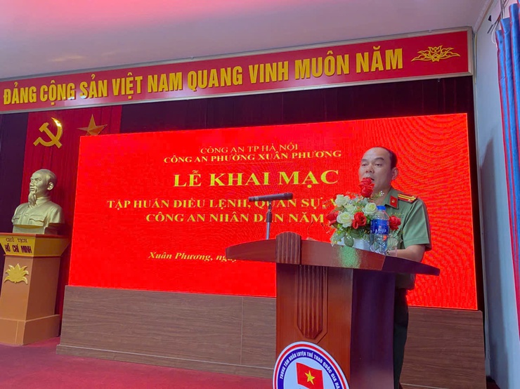 Công an phường Xuân Phương hoàn thành huấn luyện, kiểm tra điều lệnh, quân sự, võ thuật CAND năm 2025.- Ảnh 1.