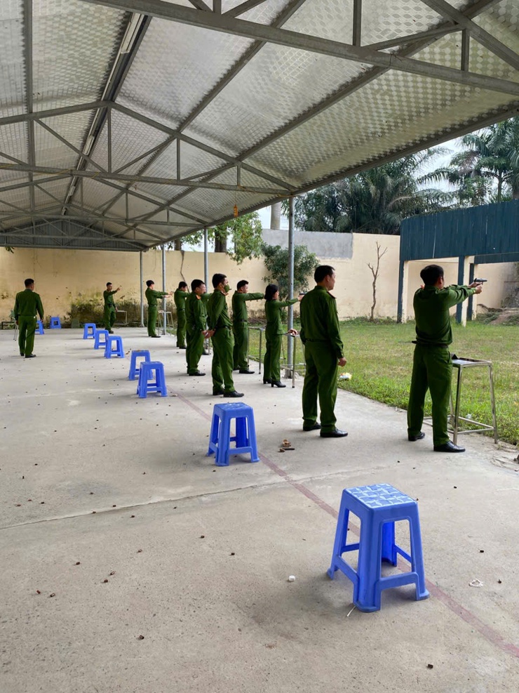 Công an phường Xuân Phương hoàn thành huấn luyện, kiểm tra điều lệnh, quân sự, võ thuật CAND năm 2025.- Ảnh 4.