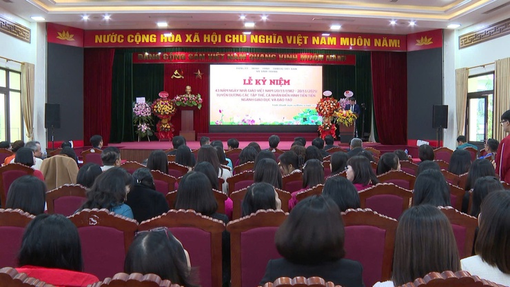 VĨNH THANH LONG TRỌNG KỶ NIỆM 43 NĂM NGÀY NHÀ GIÁO VIỆT NAM, TRAO CÁC QUYẾT ĐỊNH CÔNG NHẬN VÀ TUYÊN DƯƠNG ĐIỂN HÌNH TIÊN TIẾN- Ảnh 1.