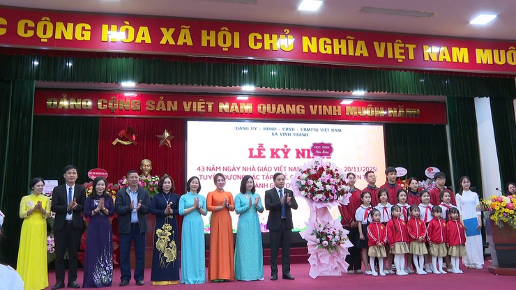 VĨNH THANH LONG TRỌNG KỶ NIỆM 43 NĂM NGÀY NHÀ GIÁO VIỆT NAM, TRAO CÁC QUYẾT ĐỊNH CÔNG NHẬN VÀ TUYÊN DƯƠNG ĐIỂN HÌNH TIÊN TIẾN- Ảnh 4.