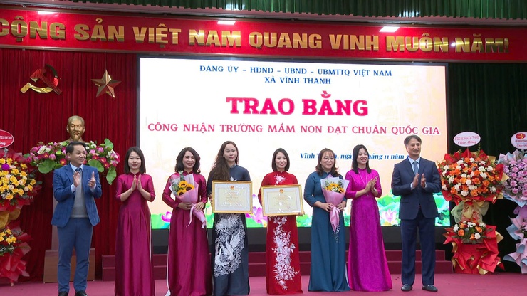 VĨNH THANH LONG TRỌNG KỶ NIỆM 43 NĂM NGÀY NHÀ GIÁO VIỆT NAM, TRAO CÁC QUYẾT ĐỊNH CÔNG NHẬN VÀ TUYÊN DƯƠNG ĐIỂN HÌNH TIÊN TIẾN- Ảnh 6.