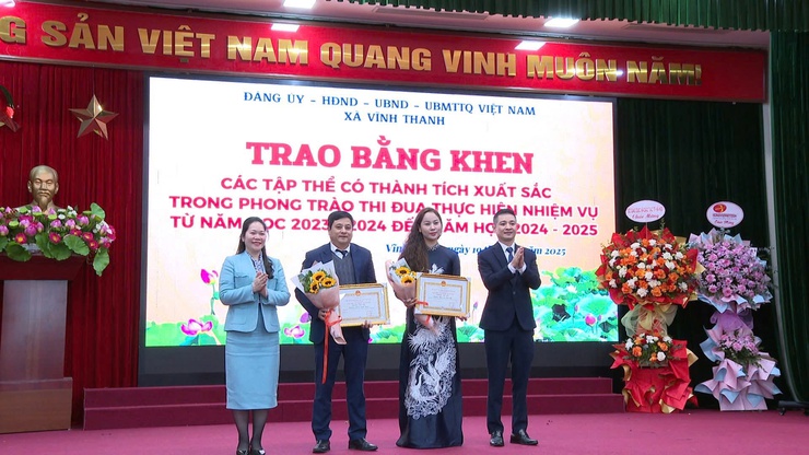 VĨNH THANH LONG TRỌNG KỶ NIỆM 43 NĂM NGÀY NHÀ GIÁO VIỆT NAM, TRAO CÁC QUYẾT ĐỊNH CÔNG NHẬN VÀ TUYÊN DƯƠNG ĐIỂN HÌNH TIÊN TIẾN- Ảnh 8.