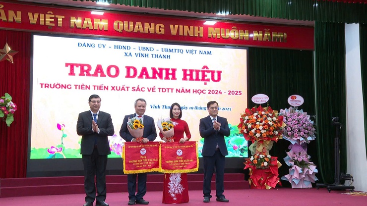 VĨNH THANH LONG TRỌNG KỶ NIỆM 43 NĂM NGÀY NHÀ GIÁO VIỆT NAM, TRAO CÁC QUYẾT ĐỊNH CÔNG NHẬN VÀ TUYÊN DƯƠNG ĐIỂN HÌNH TIÊN TIẾN- Ảnh 9.