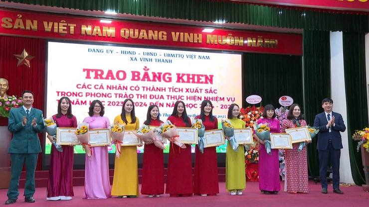 VĨNH THANH LONG TRỌNG KỶ NIỆM 43 NĂM NGÀY NHÀ GIÁO VIỆT NAM, TRAO CÁC QUYẾT ĐỊNH CÔNG NHẬN VÀ TUYÊN DƯƠNG ĐIỂN HÌNH TIÊN TIẾN- Ảnh 10.