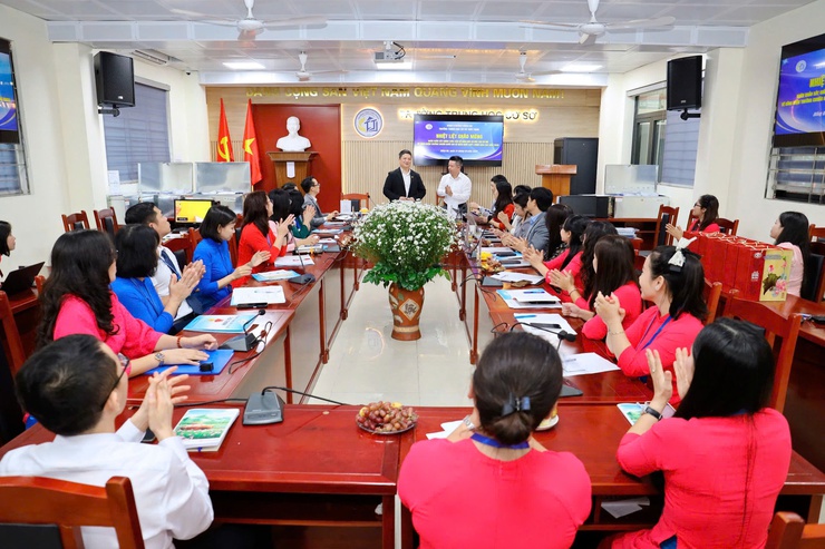 Trường THCS Thái Thịnh đón Đoàn khảo sát chính thức của Sở Giáo dục và Đào tạo Hà Nội phục vụ công tác công nhận Trường đạt chuẩn quốc gia và kiểm định chất lượng giáo dục- Ảnh 2.