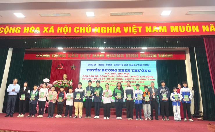 XÃ VĨNH THANH TUYÊN DƯƠNG, KHEN THƯỞNG HỌC SINH LÀ CON EM CÁN BỘ CƠ QUAN CÓ THÀNH TÍCH XUẤT SẮC NĂM HỌC 2024–2025- Ảnh 6.