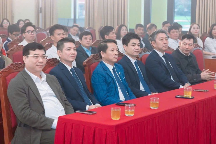 Ủy ban nhân dân xã Vĩnh Thanh long trọng tổ chức lễ tuyên dương, khen thưởng học sinh đỗ vào các Trường Đại học, Học viên chính quy năm 2025.- Ảnh 2.