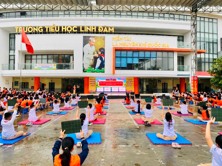 Trường Tiểu học Linh Đàm hưởng ứng Ngày Pháp luật nước Cộng hoà xã hội chủ nghĩa Việt Nam 9/11- Ảnh 1.