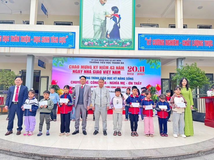 Trường Tiểu học Thanh Đa tổ chức Lễ kỷ niệm 43 năm Ngày Nhà giáo Việt Nam- Ảnh 5.